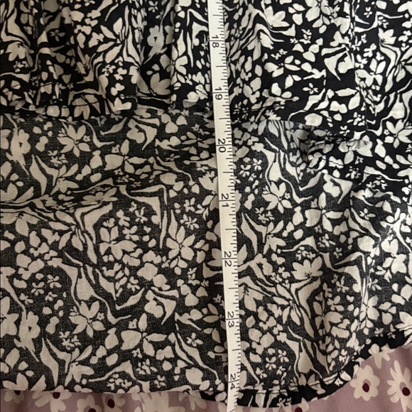 Universal Thread Black & White Ruffled Floral Print Blouse - Picture 8 of 9